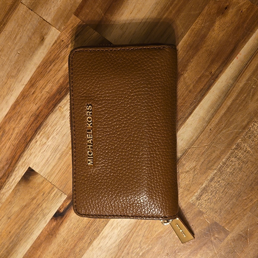 Michael Kors wallet - Picture 1 of 7